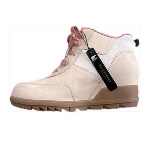 Womens Sorel size 8 waterproof boots